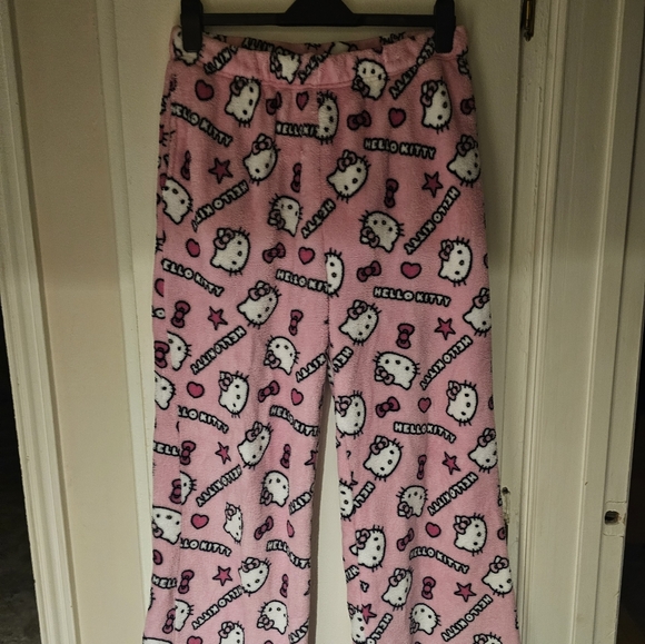 Hello Kitty Pink Adult Pajamas. Loose. Flannel. Forever21. Size L - Picture 9 of 11